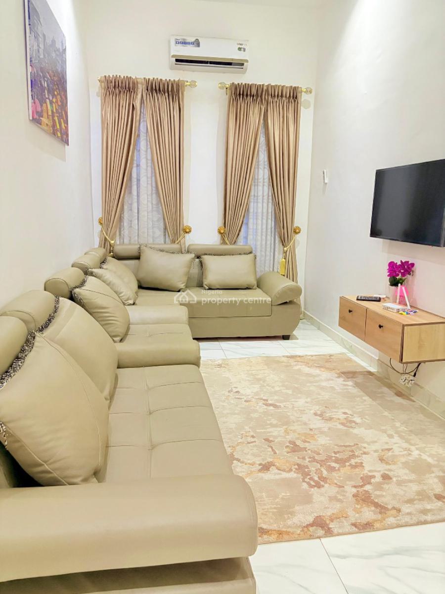 Luxury 4 Bedroom Self Compound with Pool Snooker  Bathtub, Lekki Phase 2, Lekki, Lagos, Flat / Apartment Short Let
