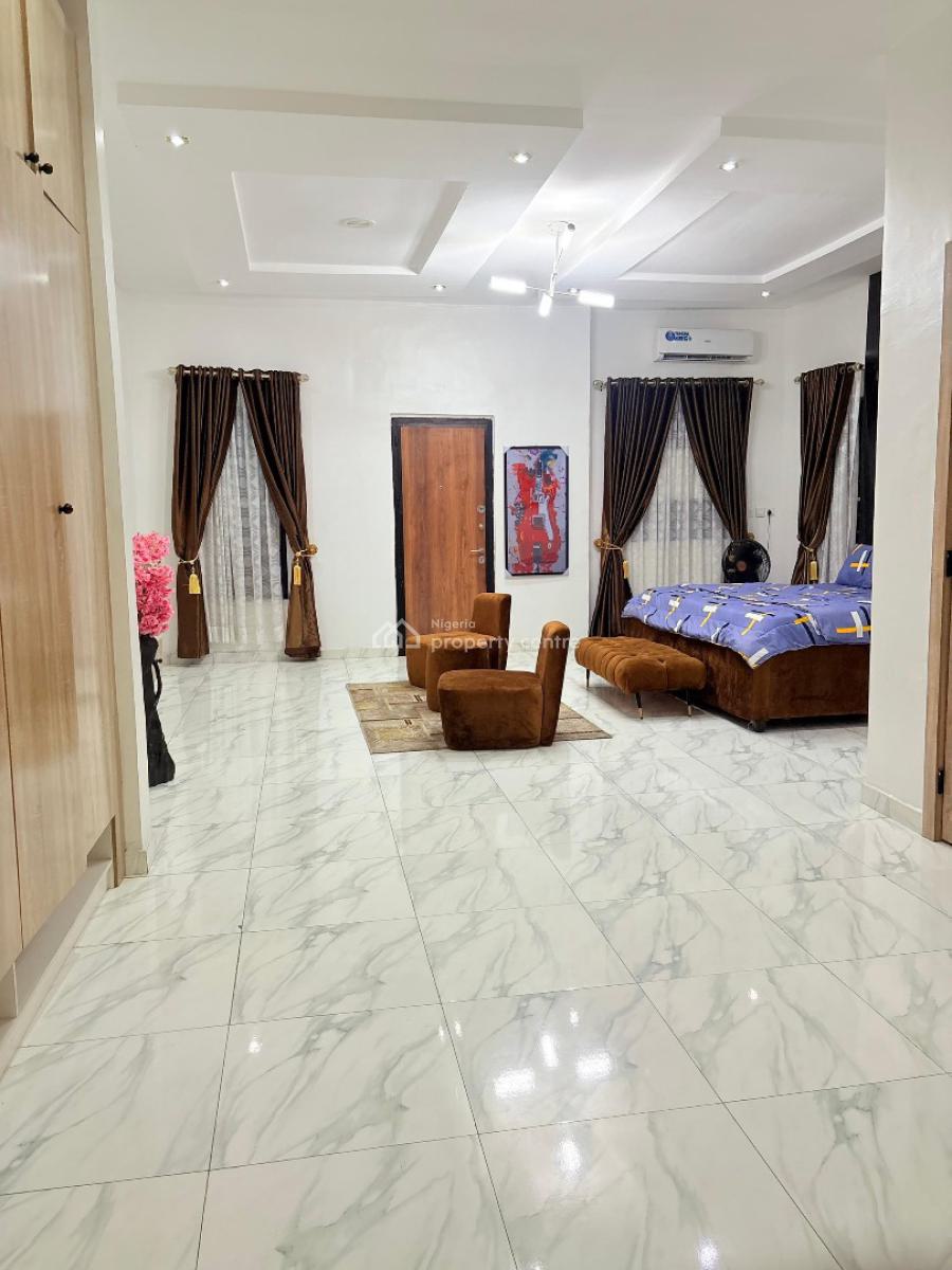 Luxury 4 Bedroom Self Compound with Pool Snooker  Bathtub, Lekki Phase 2, Lekki, Lagos, Flat / Apartment Short Let