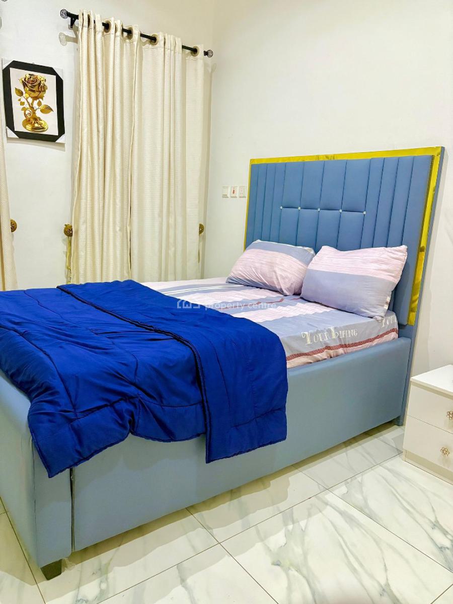 Luxury 4 Bedroom Self Compound with Pool Snooker  Bathtub, Lekki Phase 2, Lekki, Lagos, Flat / Apartment Short Let