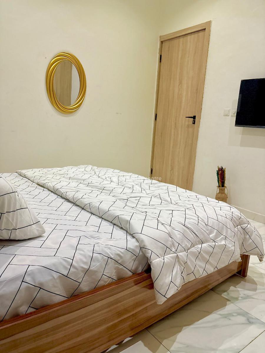 Luxury 4 Bedroom Self Compound with Pool Snooker  Bathtub, Lekki Phase 2, Lekki, Lagos, Flat / Apartment Short Let