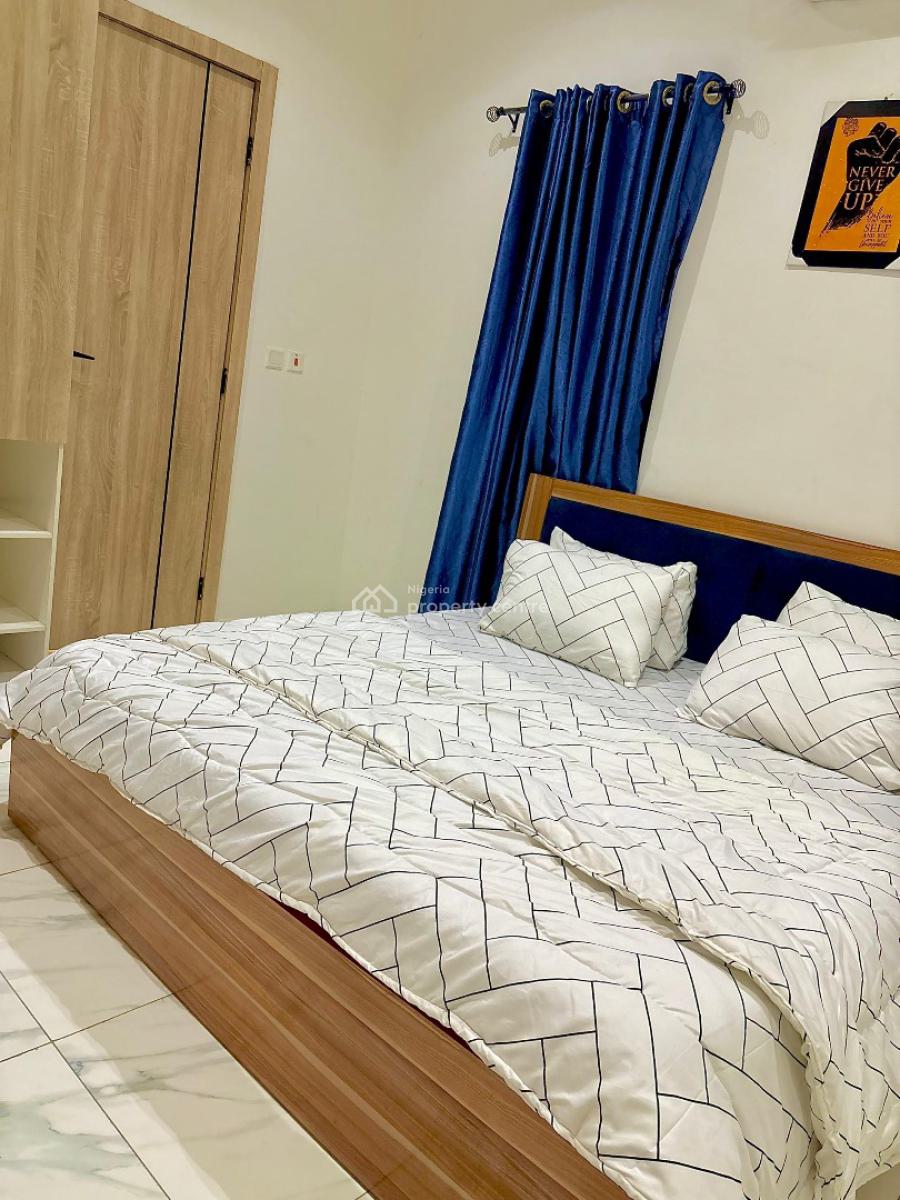 Luxury 4 Bedroom Self Compound with Pool Snooker  Bathtub, Lekki Phase 2, Lekki, Lagos, Flat / Apartment Short Let