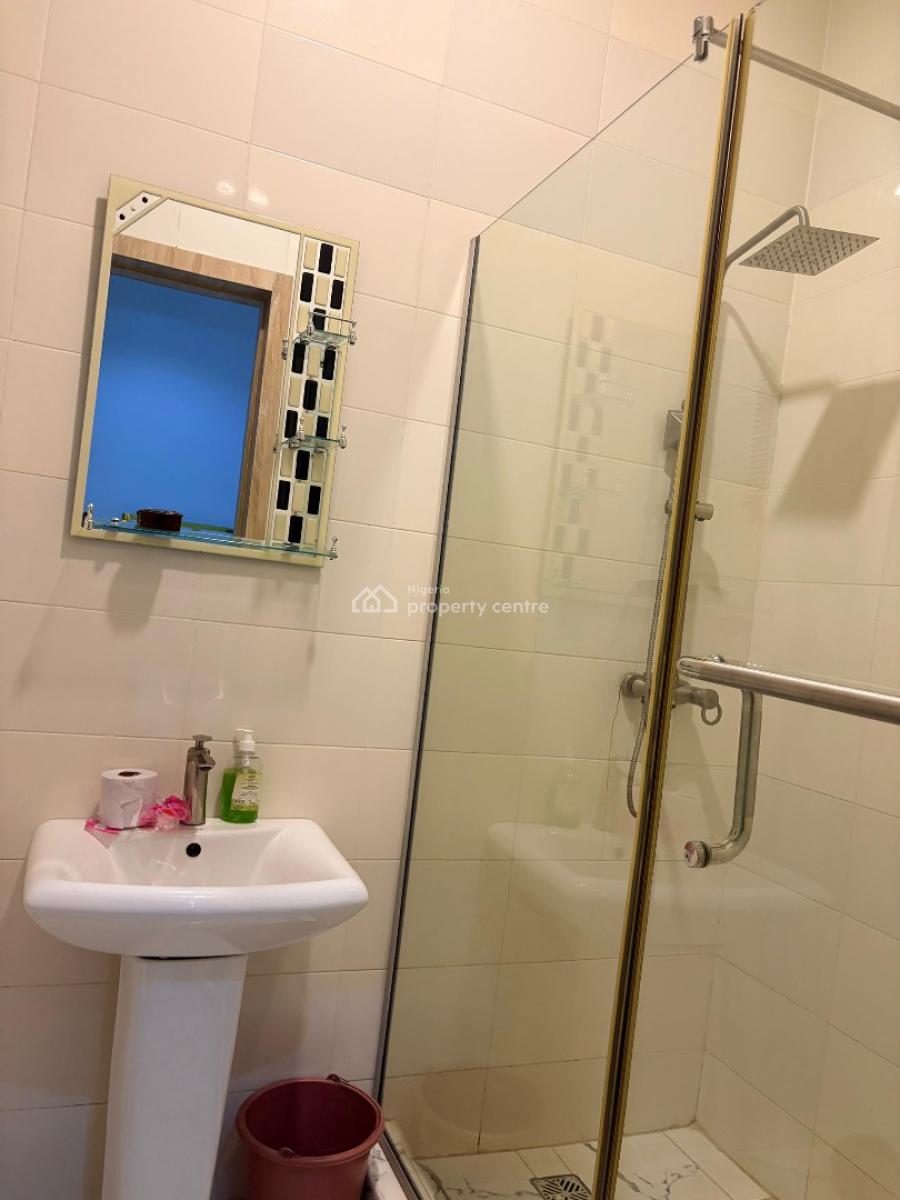 Luxury 4 Bedroom Self Compound with Pool Snooker  Bathtub, Lekki Phase 2, Lekki, Lagos, Flat / Apartment Short Let