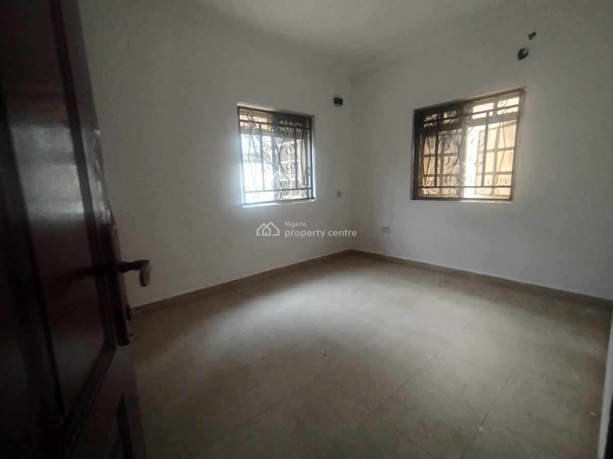 Well Renovated 3 Bedroom Apartment, Off Admiralty Way, Lekki Phase 1, Lekki, Lagos, Flat / Apartment for Rent