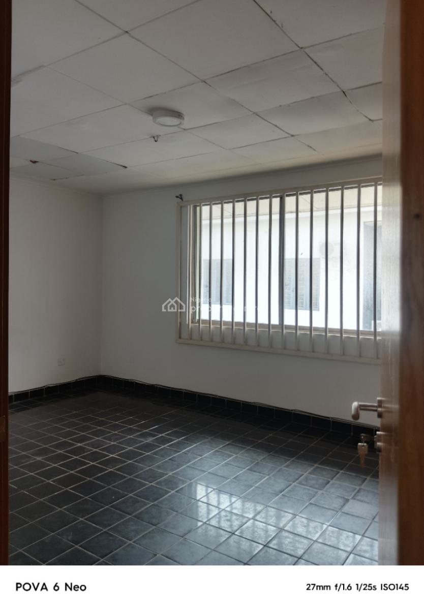 Large 3 Bedroom Apartment with Bq, Ikeja Gra, Ikeja, Lagos, Flat / Apartment for Rent