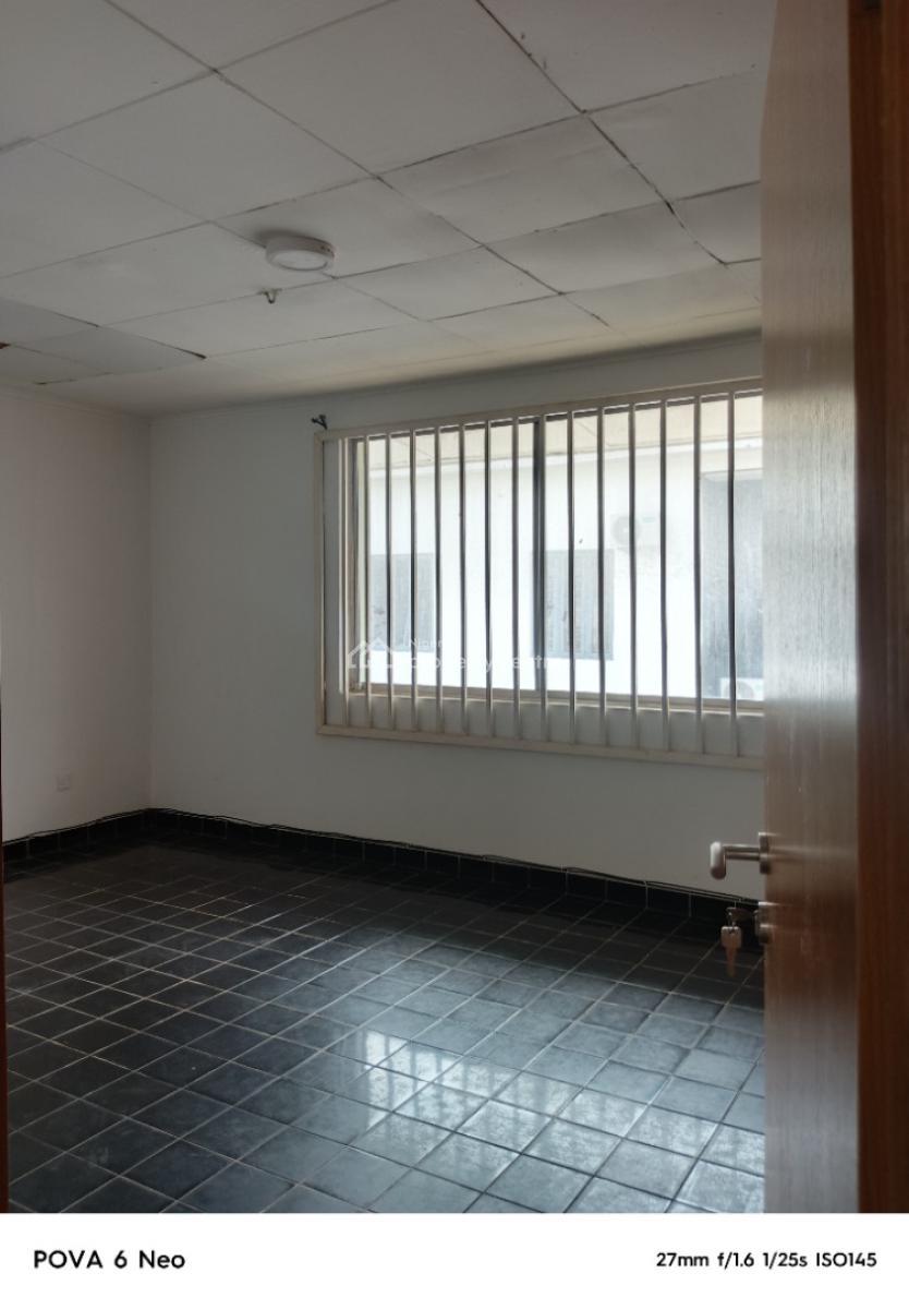 Large 3 Bedroom Apartment with Bq, Ikeja Gra, Ikeja, Lagos, Flat / Apartment for Rent