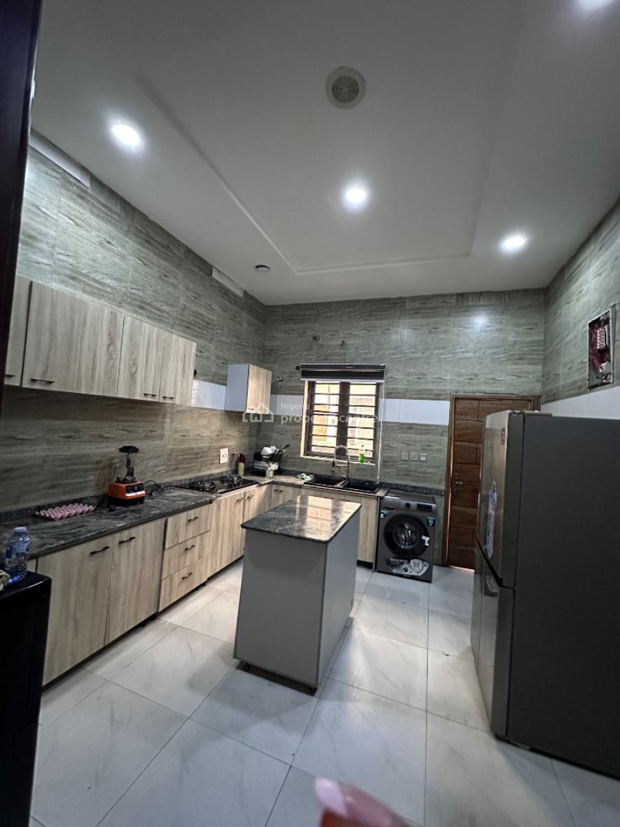 Luxury Spacious Room with a Parlour, Peninsula Garden Estate, Behind Blenco Supermarket, Sangotedo, Ajah, Lagos, Detached Duplex Short Let