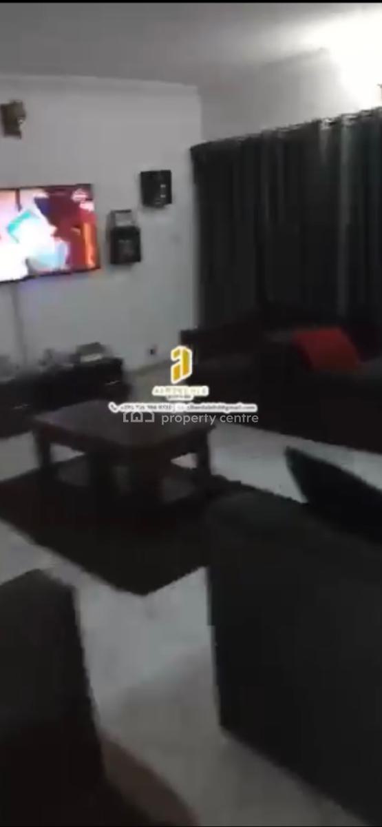 Well-maintained 3-bedroom Apartment (upstairs), Anthony, Maryland, Lagos, Flat / Apartment for Sale