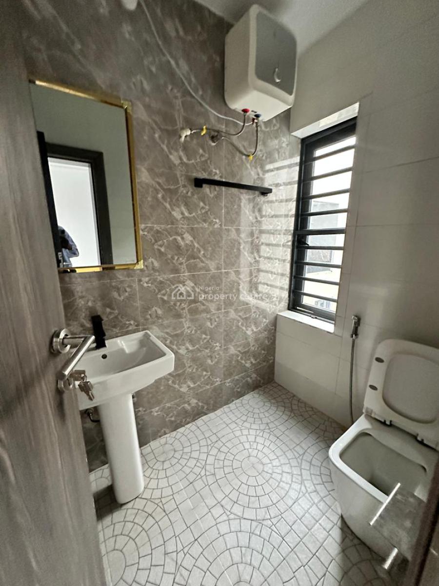 3bedroom Terraced Duplex with a Bq in Yaba  Price : 175m Tittle: C of, Yaba, Lagos, Terraced Duplex for Sale