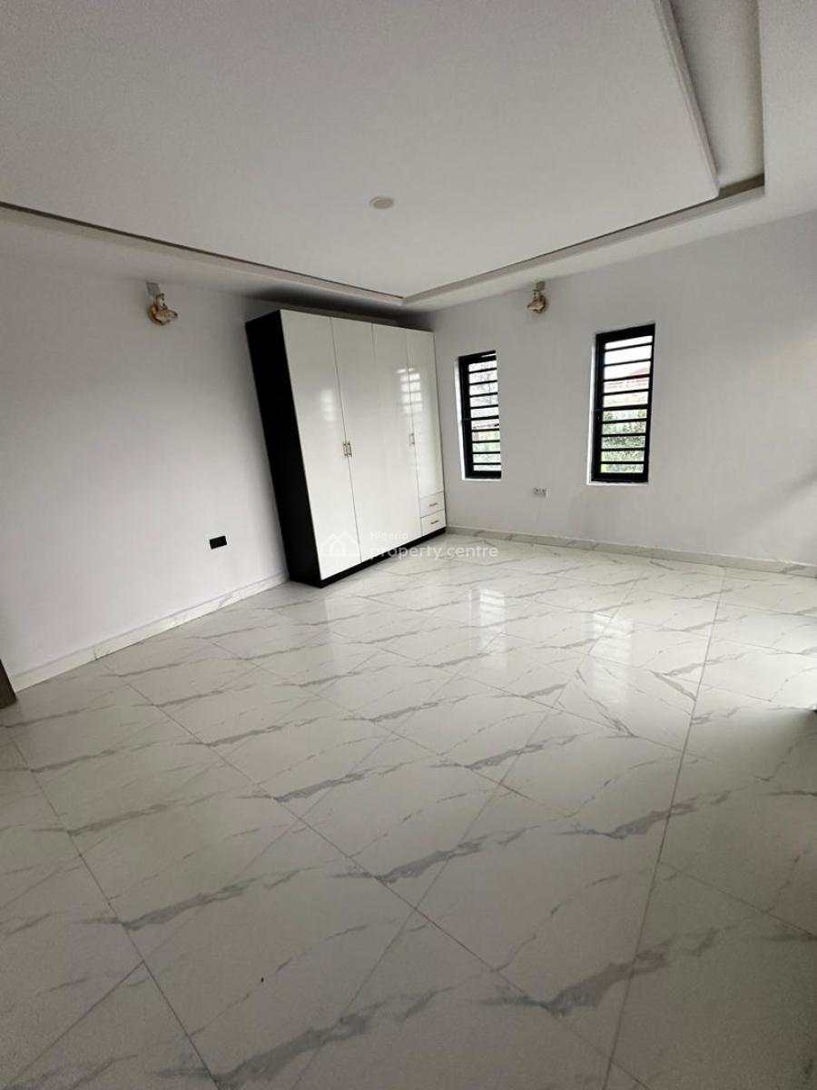3bedroom Terraced Duplex with a Bq in Yaba  Price : 175m Tittle: C of, Yaba, Lagos, Terraced Duplex for Sale