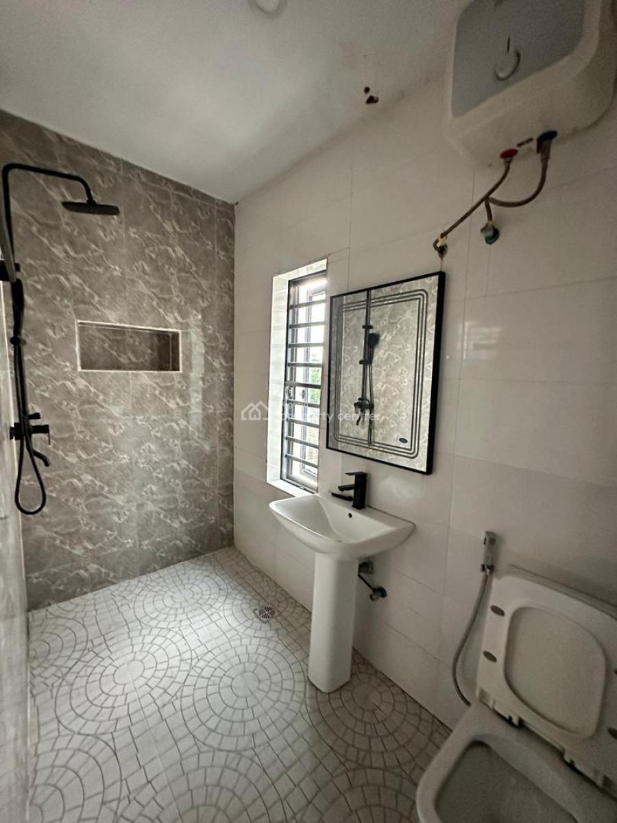 3bedroom Terraced Duplex with a Bq in Yaba  Price : 175m Tittle: C of, Yaba, Lagos, Terraced Duplex for Sale