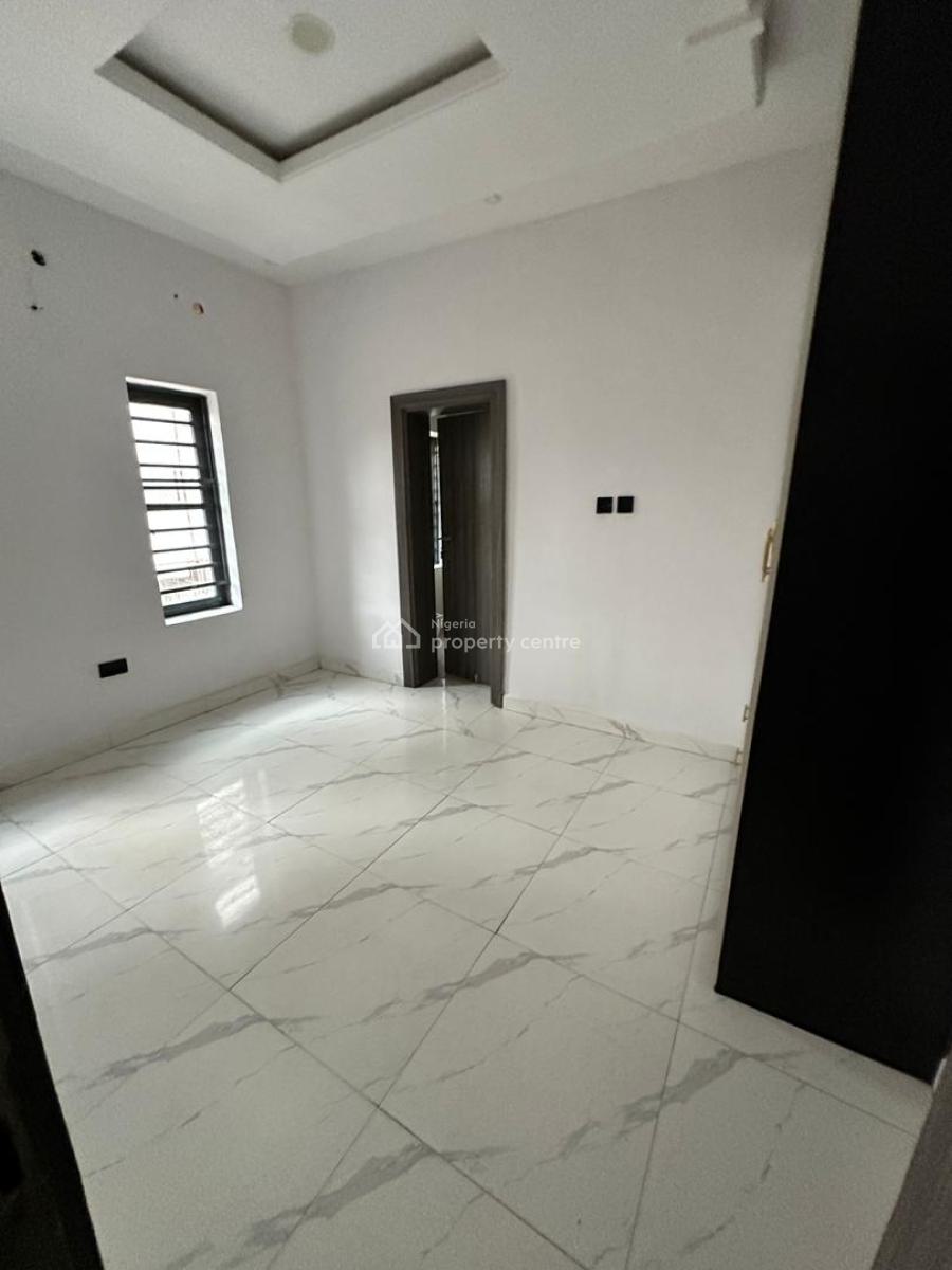 3bedroom Terraced Duplex with a Bq in Yaba  Price : 175m Tittle: C of, Yaba, Lagos, Terraced Duplex for Sale