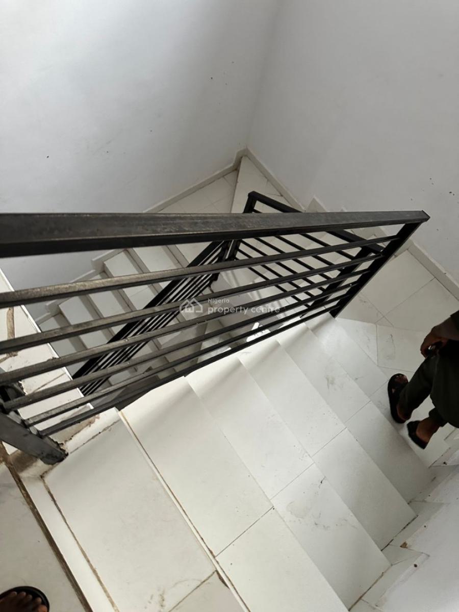 3bedroom Terraced Duplex with a Bq in Yaba  Price : 175m Tittle: C of, Yaba, Lagos, Terraced Duplex for Sale