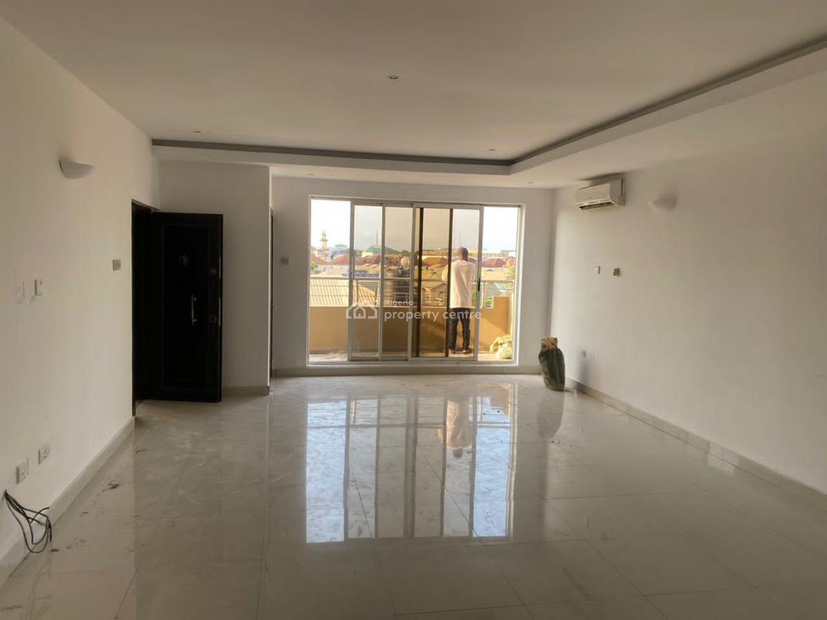 Spacious 3 Bedroom Serviced Apartment with Bq, Lekki Phase 1, Lekki, Lagos, Flat / Apartment for Rent