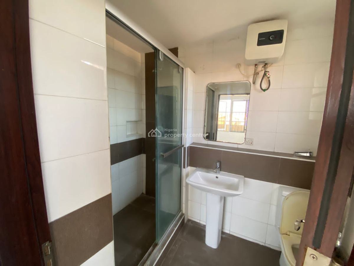 Spacious 3 Bedroom Serviced Apartment with Bq, Lekki Phase 1, Lekki, Lagos, Flat / Apartment for Rent