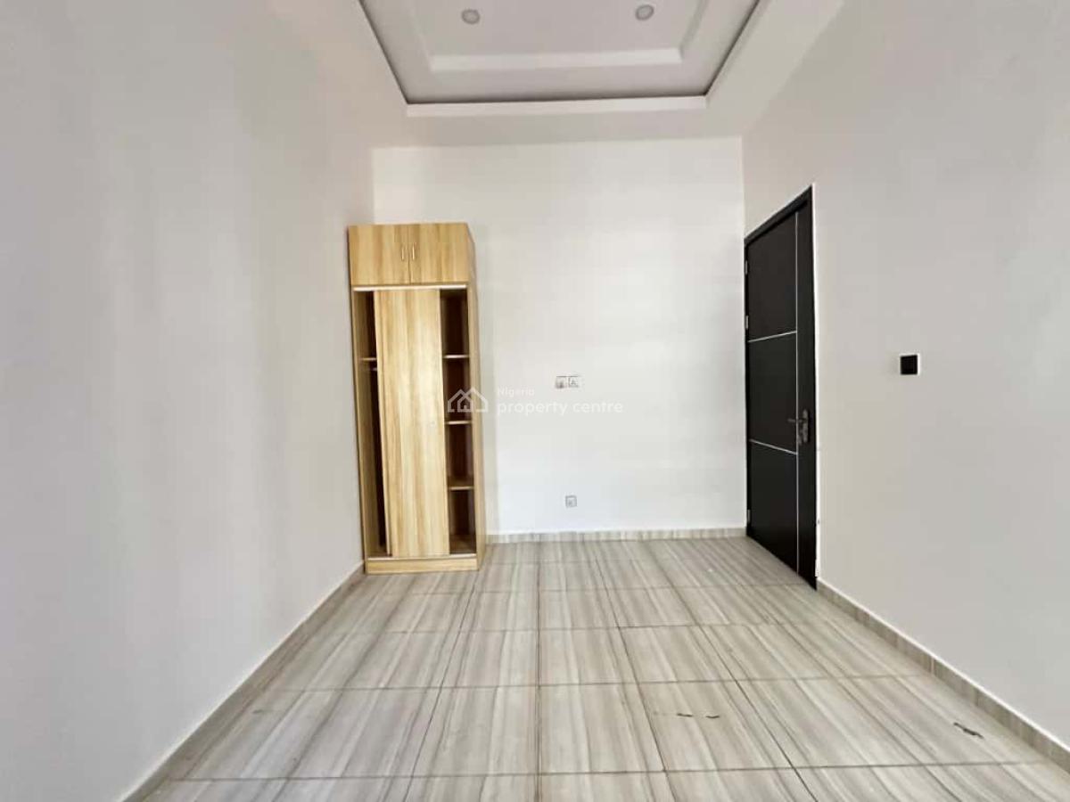 4 Bedroom Terrace. N8m Yearly. Lekki., Golden Palm Estate, Lekki Phase 2, Lekki, Lagos, Terraced Duplex for Rent