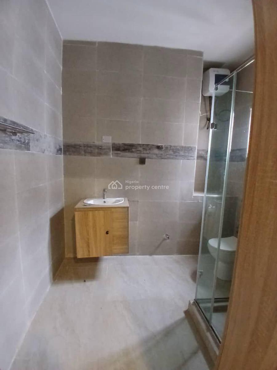 Spacious Studio Apartment, Fitted Personal Kitchen Upstairs Penthouse, Chevron Drive, Lekki, Lagos, Self Contain (single Rooms) for Rent
