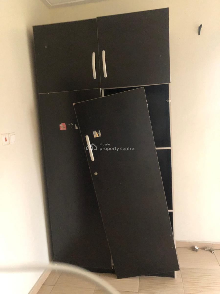 Just Out  3bed Flat  Location: Sangotedon an Estate)  Clean, Well, United Estate Sangotedo, Sangotedo, Ajah, Lagos, Detached Bungalow for Rent