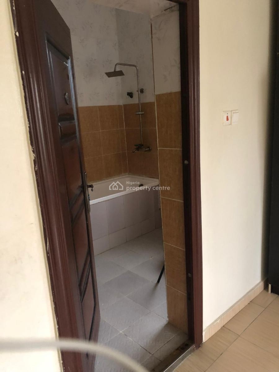 Just Out  3bed Flat  Location: Sangotedon an Estate)  Clean, Well, United Estate Sangotedo, Sangotedo, Ajah, Lagos, Detached Bungalow for Rent
