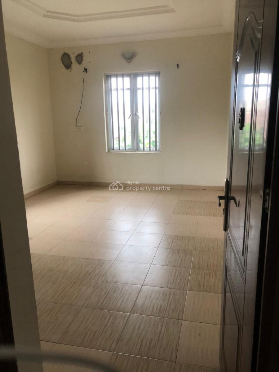 Just Out  3bed Flat  Location: Sangotedon an Estate)  Clean, Well, United Estate Sangotedo, Sangotedo, Ajah, Lagos, Detached Bungalow for Rent