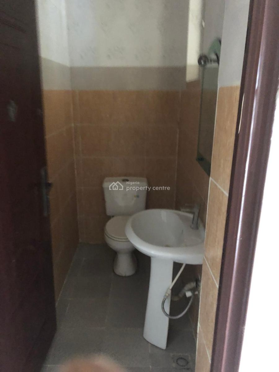 Just Out  3bed Flat  Location: Sangotedon an Estate)  Clean, Well, United Estate Sangotedo, Sangotedo, Ajah, Lagos, Detached Bungalow for Rent