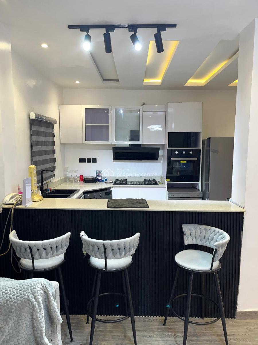 Deluxe 2 Bedroom Apartment with a Private Cinema, Bathub and a Bath Lo, Lekki Phase 1, Lekki, Lagos, Flat / Apartment Short Let