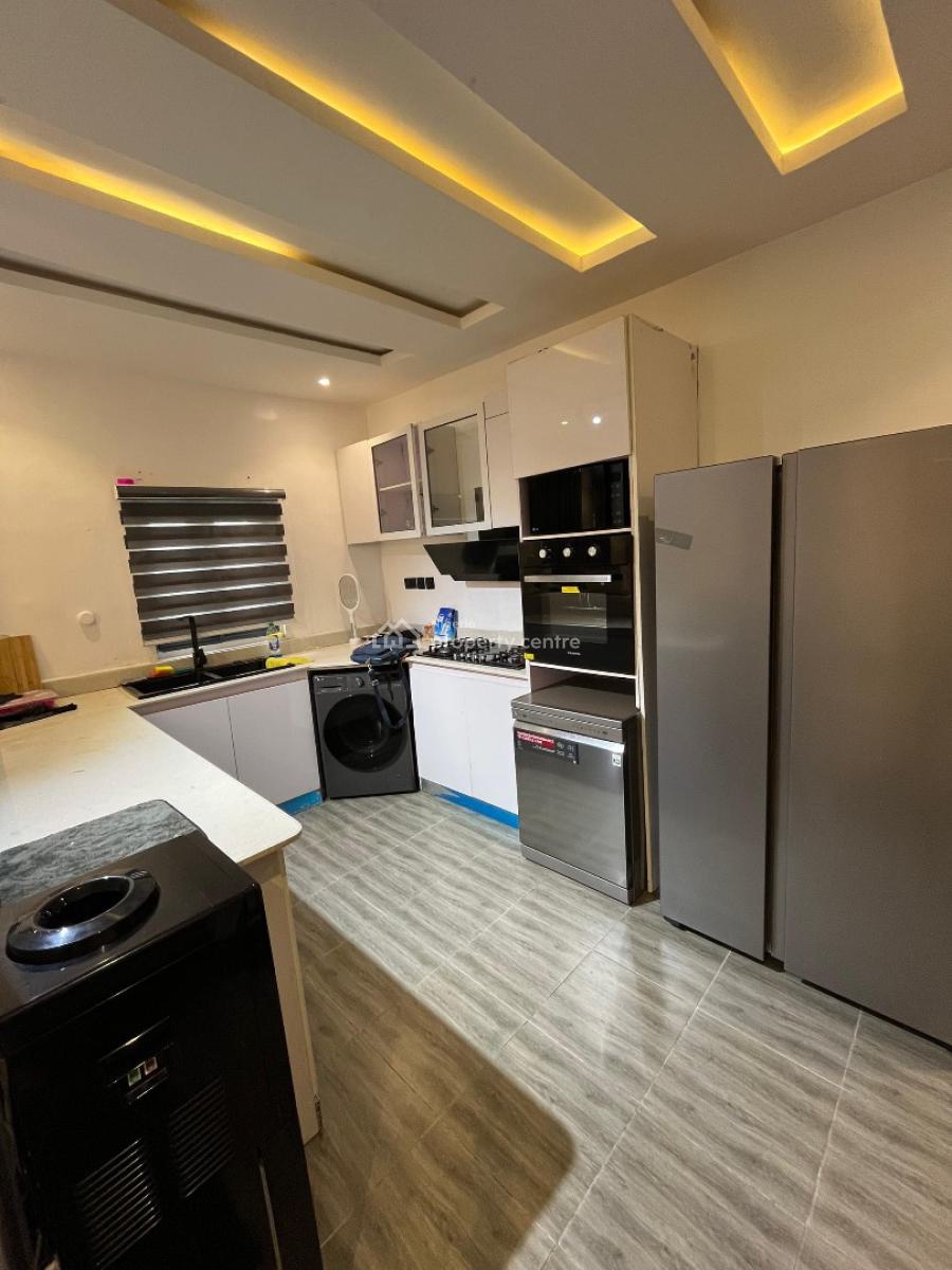 Deluxe 2 Bedroom Apartment with a Private Cinema, Bathub and a Bath Lo, Lekki Phase 1, Lekki, Lagos, Flat / Apartment Short Let
