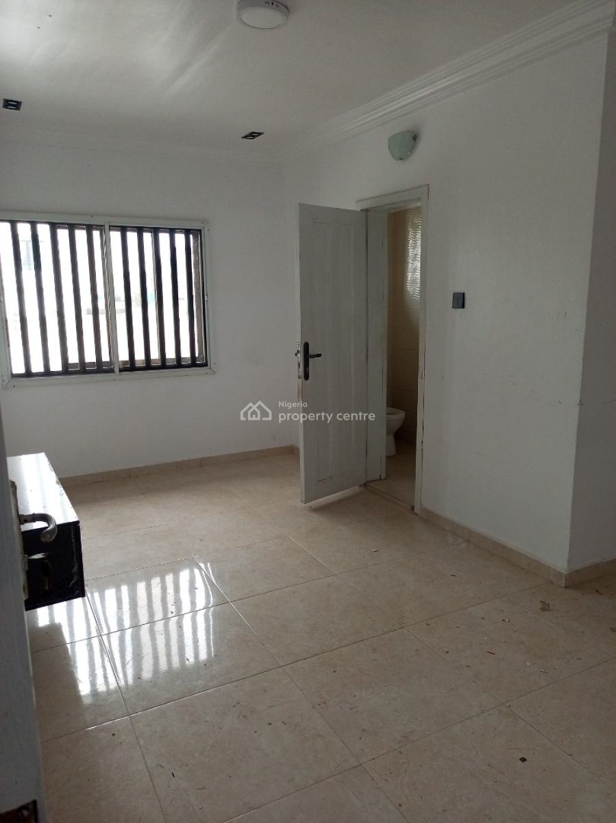 Spacious 3bedroom Upstairs Private Staircase, Jakande, Lekki, Lagos, Flat / Apartment for Rent