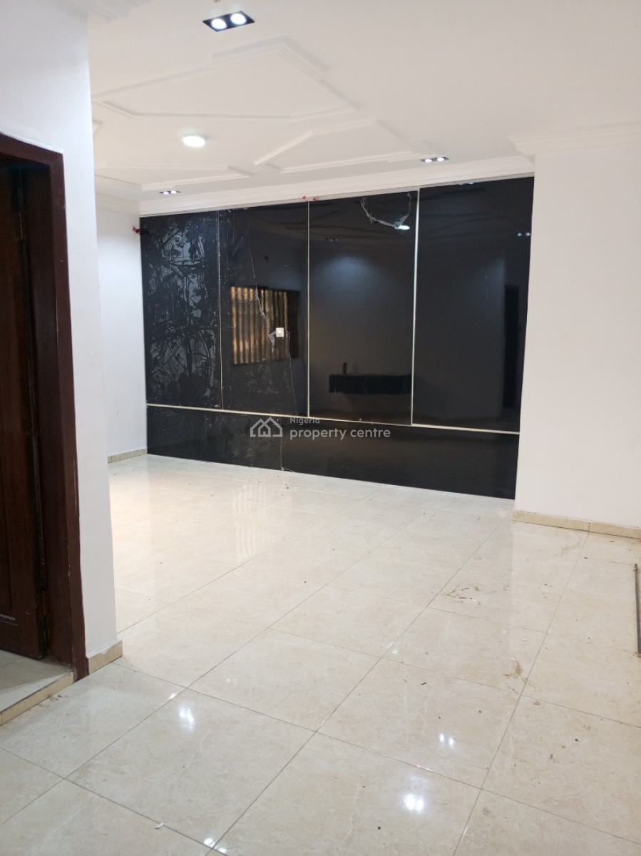 Spacious 3bedroom Upstairs Private Staircase, Jakande, Lekki, Lagos, Flat / Apartment for Rent