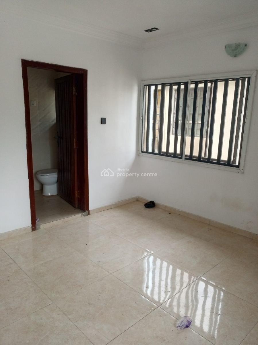 Spacious 3bedroom Upstairs Private Staircase, Jakande, Lekki, Lagos, Flat / Apartment for Rent