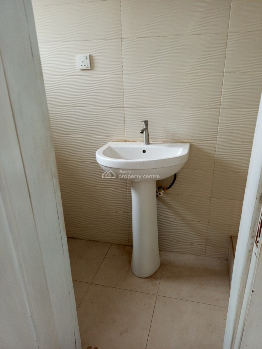 Spacious 3bedroom Upstairs Private Staircase, Jakande, Lekki, Lagos, Flat / Apartment for Rent