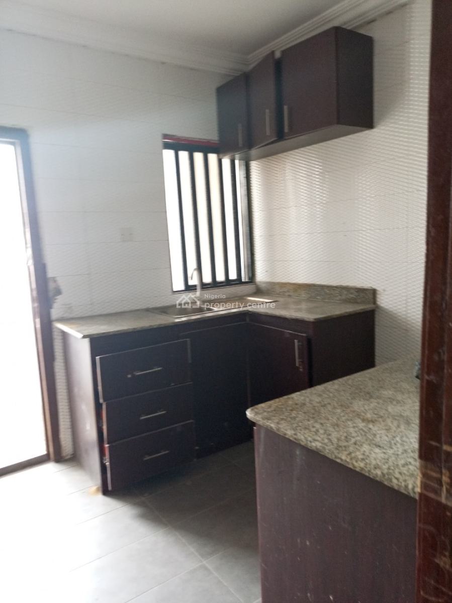 Spacious 3bedroom Upstairs Private Staircase, Jakande, Lekki, Lagos, Flat / Apartment for Rent