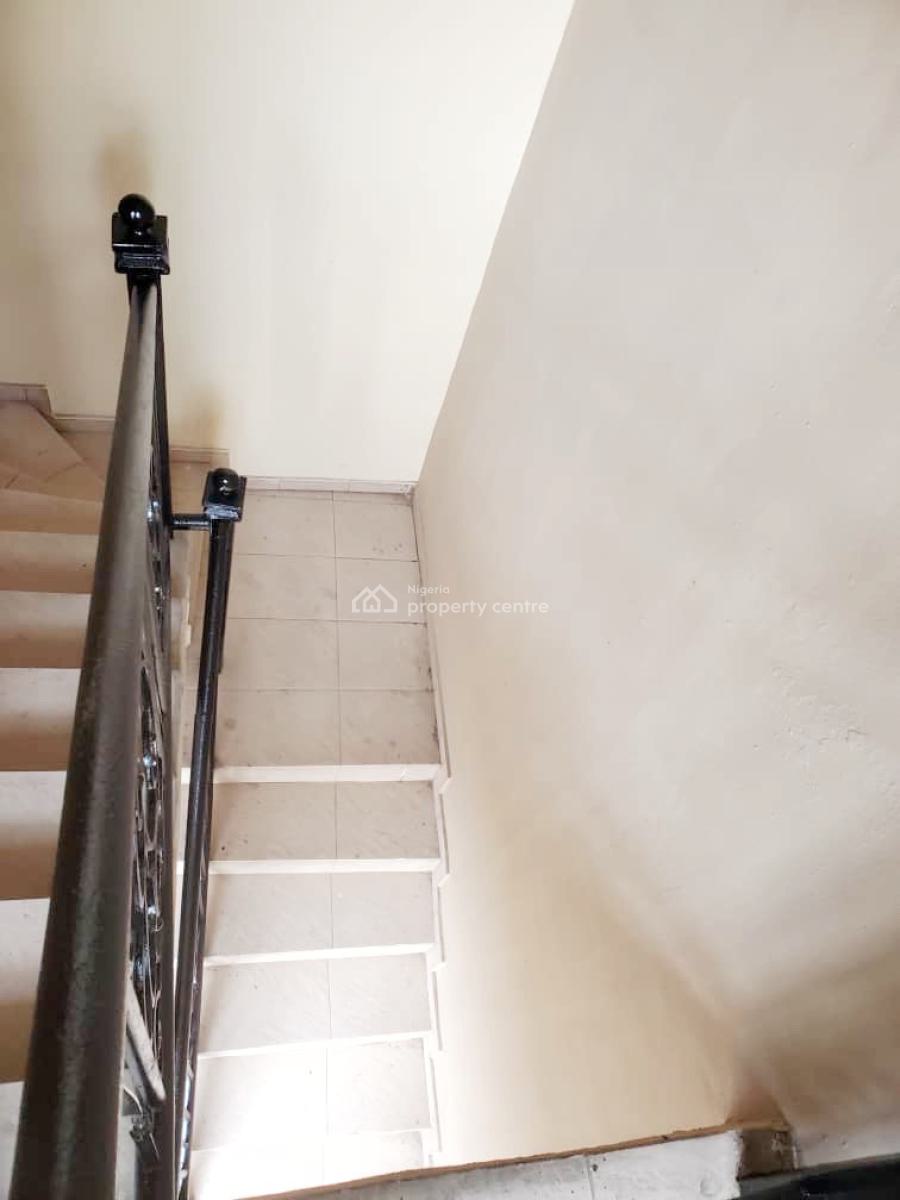 a Well Maintained Spacious 3 Bedroom Flat, Gra Phase 1, Magodo, Lagos, Flat / Apartment for Rent