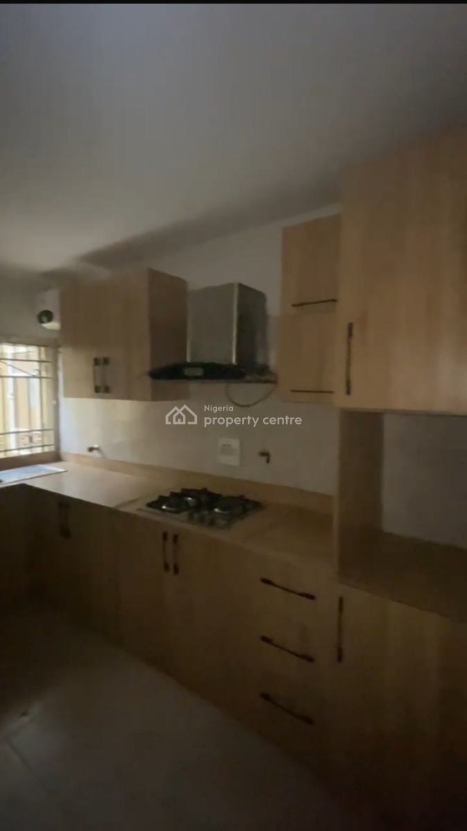 Single Room Shared 3 Bedroom Apartment Only Kitchen and Parlour Shared, Lekki Right, Lekki Phase 1, Lekki, Lagos, Flat / Apartment for Rent