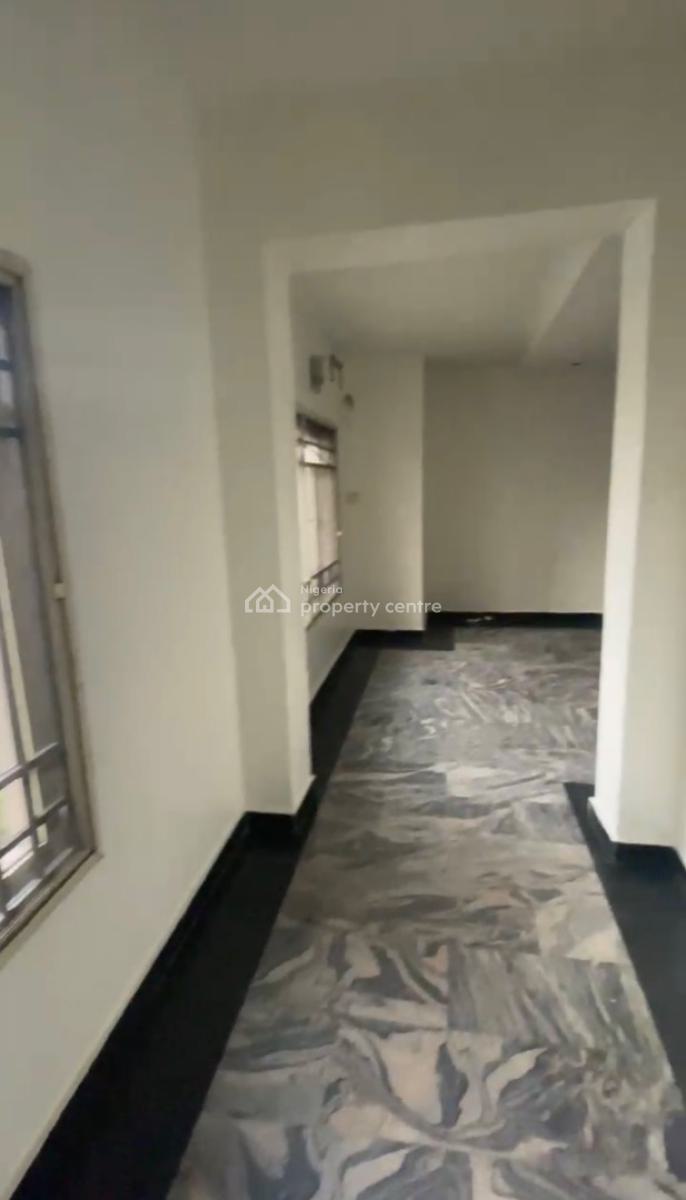 Single Room Shared 3 Bedroom Apartment Only Kitchen and Parlour Shared, Lekki Right, Lekki Phase 1, Lekki, Lagos, Flat / Apartment for Rent
