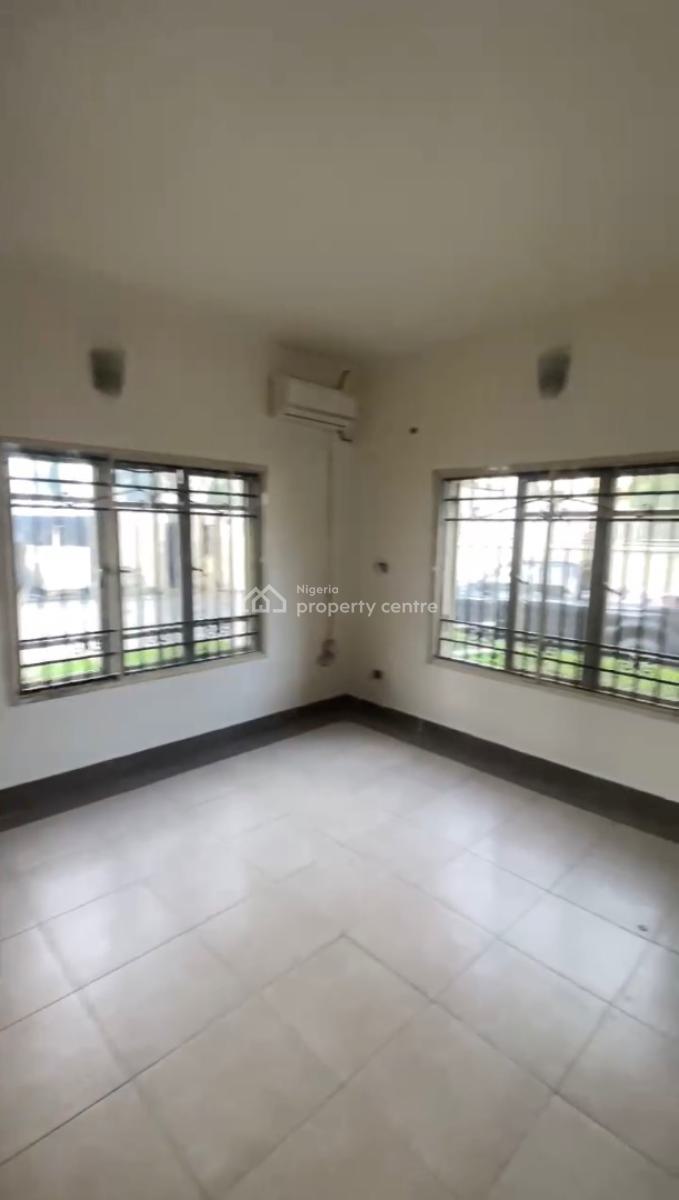 Single Room Shared 3 Bedroom Apartment Only Kitchen and Parlour Shared, Lekki Right, Lekki Phase 1, Lekki, Lagos, Flat / Apartment for Rent