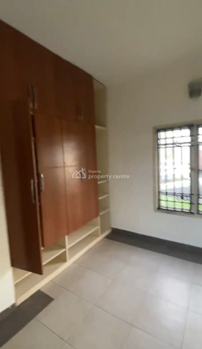 Single Room Shared 3 Bedroom Apartment Only Kitchen and Parlour Shared, Lekki Right, Lekki Phase 1, Lekki, Lagos, Flat / Apartment for Rent