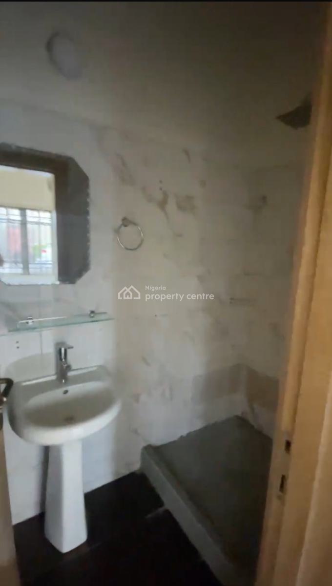 Single Room Shared 3 Bedroom Apartment Only Kitchen and Parlour Shared, Lekki Right, Lekki Phase 1, Lekki, Lagos, Flat / Apartment for Rent