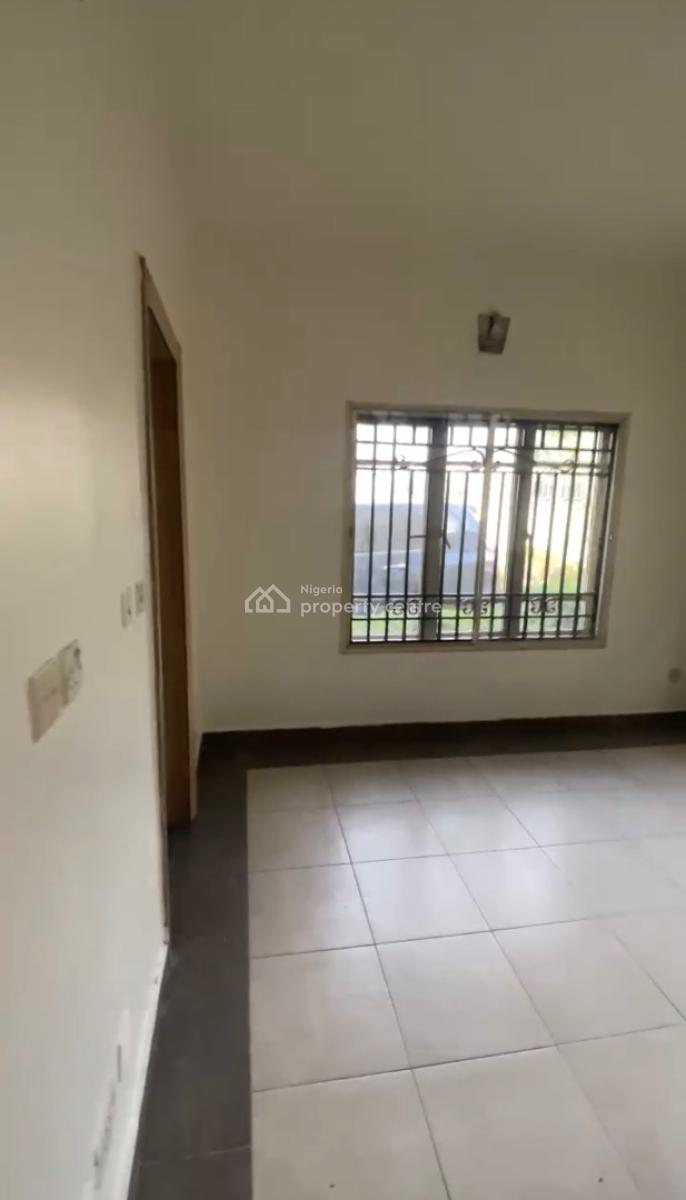 Single Room Shared 3 Bedroom Apartment Only Kitchen and Parlour Shared, Lekki Right, Lekki Phase 1, Lekki, Lagos, Flat / Apartment for Rent