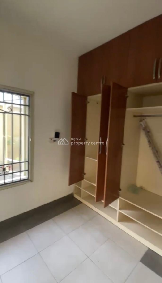 Single Room Shared 3 Bedroom Apartment Only Kitchen and Parlour Shared, Lekki Right, Lekki Phase 1, Lekki, Lagos, Flat / Apartment for Rent