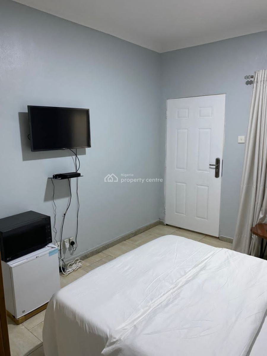 Furnished Bedroom Apartment Located in a Secure Environment, Lekki Phase 1, Lekki, Lagos, Flat / Apartment for Rent