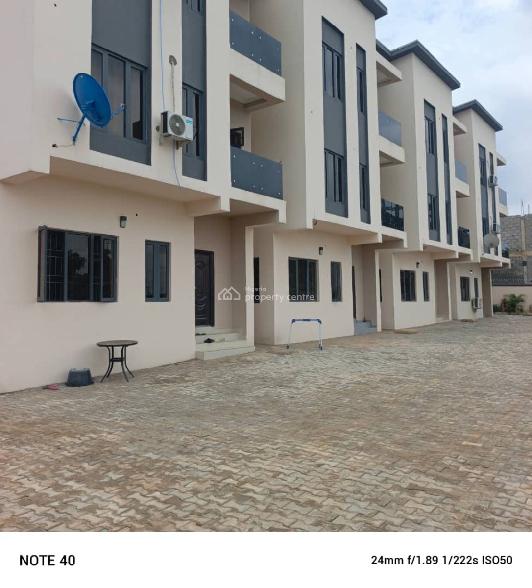 a Very Nice 4 Bedrooms Duplex with Bq in an Estate on Tarred Road., Gaduwa, Abuja, House for Sale