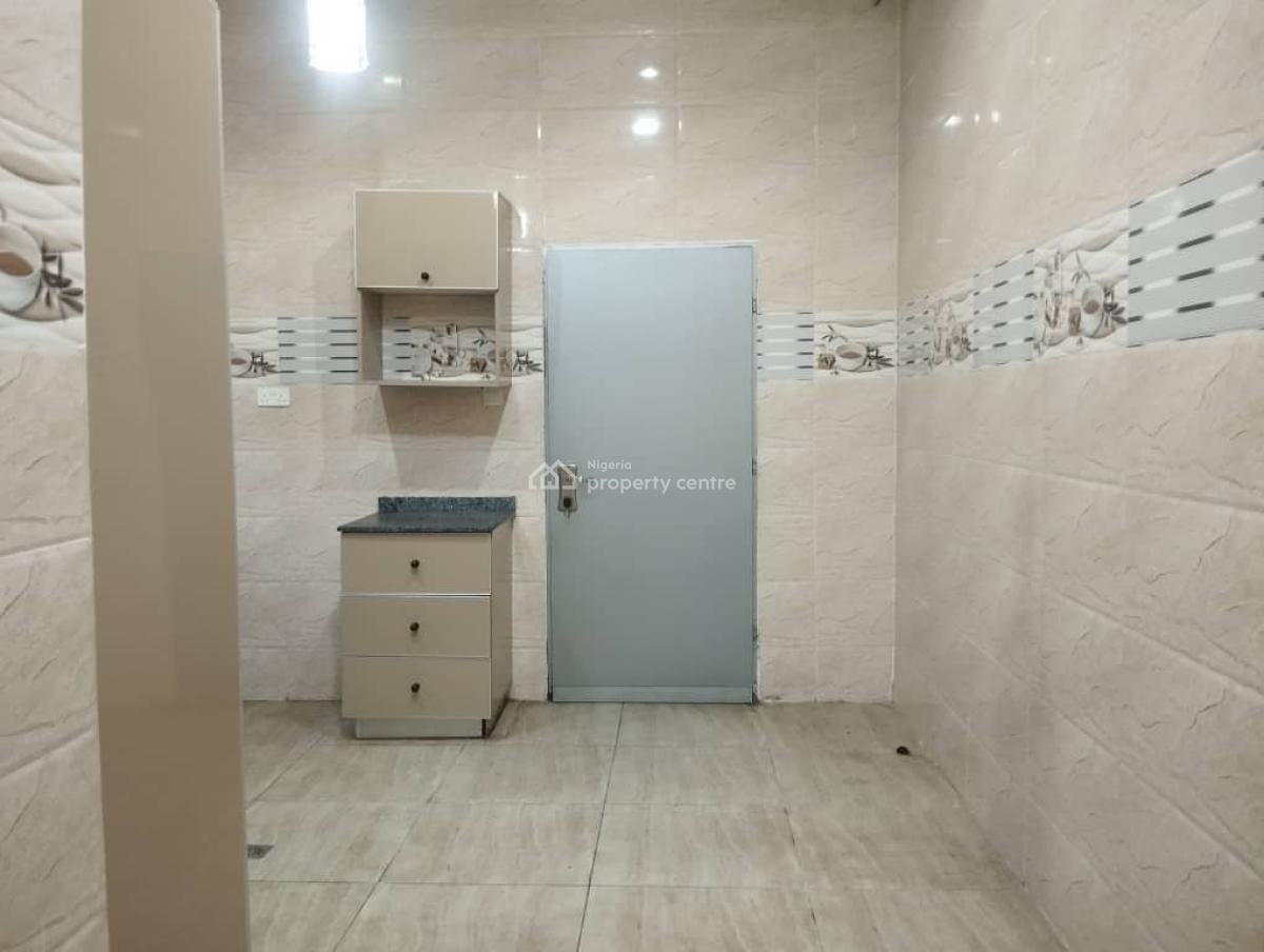 Well Renovated 4 Bedroom Semi Detached Duplex, Jahi, Abuja, Semi-detached Duplex for Rent