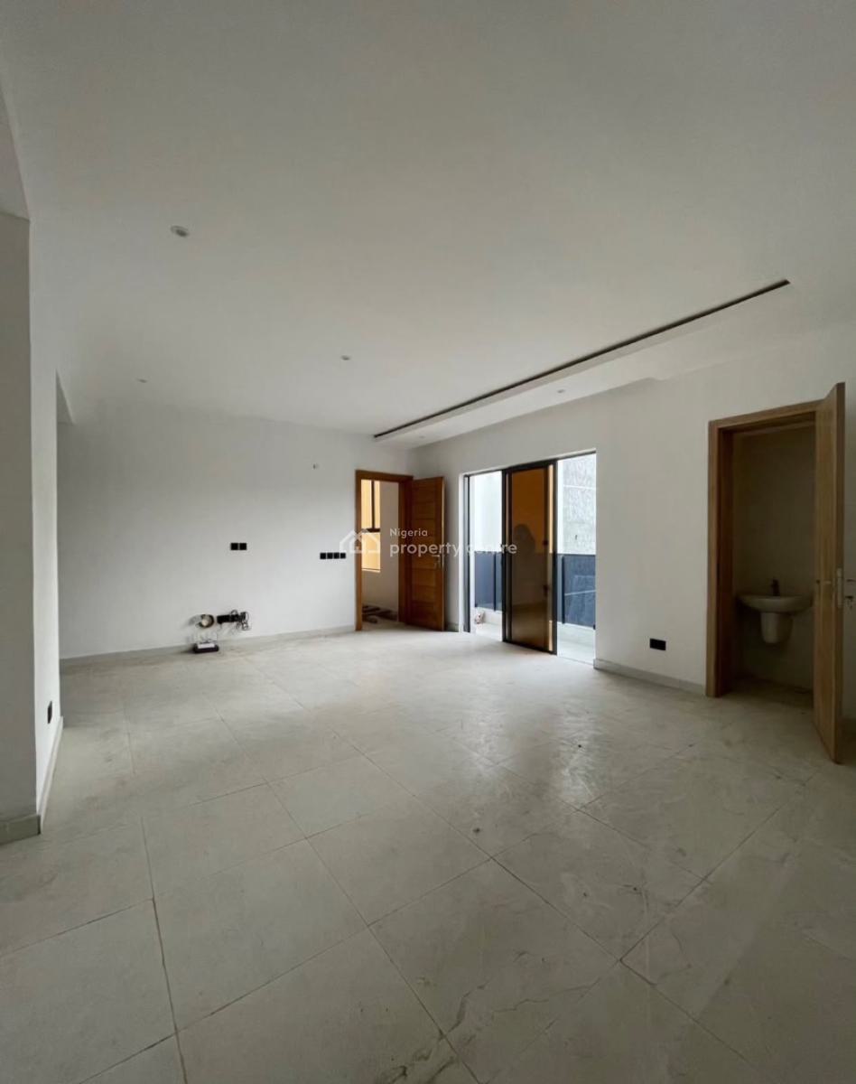 Lovely 2-bedroom Apartment + Spacious Maids Room, Lekki Phase 1, Lekki, Lagos, Flat / Apartment for Sale