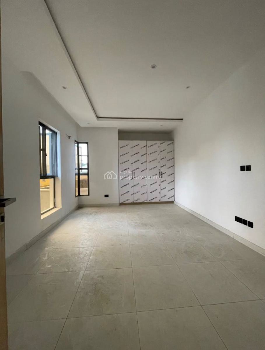 Lovely 2-bedroom Apartment + Spacious Maids Room, Lekki Phase 1, Lekki, Lagos, Flat / Apartment for Sale