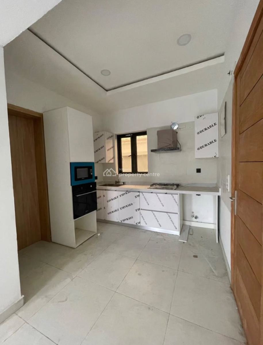 Lovely 2-bedroom Apartment + Spacious Maids Room, Lekki Phase 1, Lekki, Lagos, Flat / Apartment for Sale