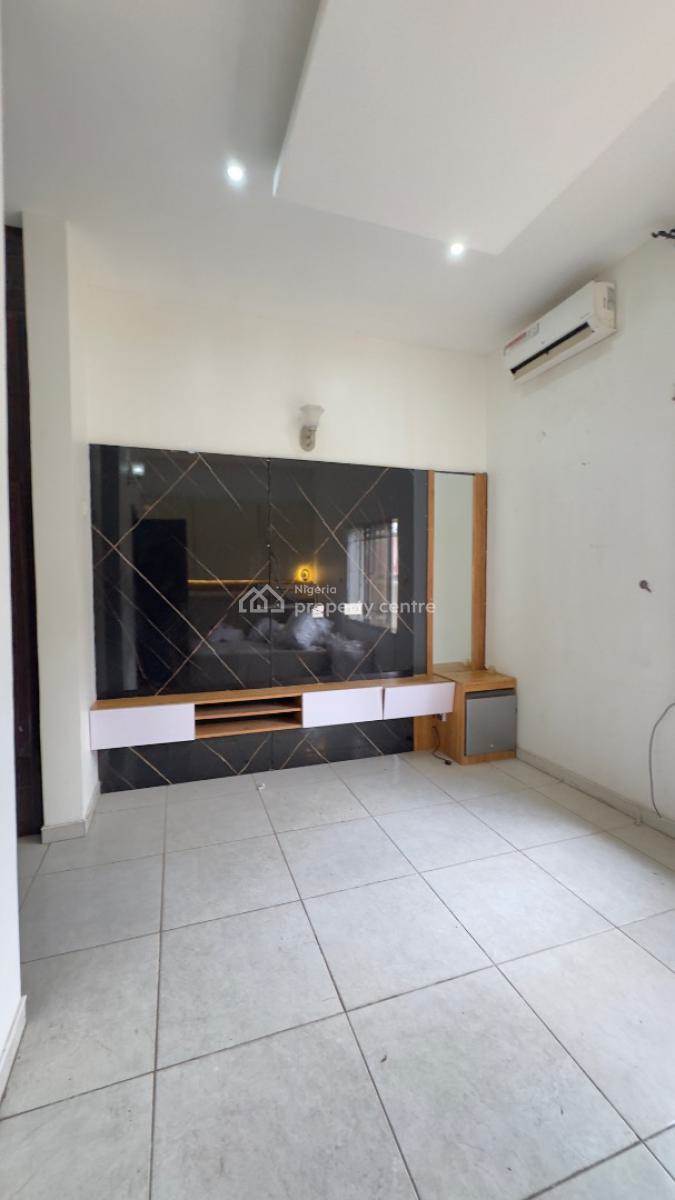 Standard 1 Bedroom Flat, 6th Avenue, Gwarinpa, Abuja, Flat / Apartment for Rent