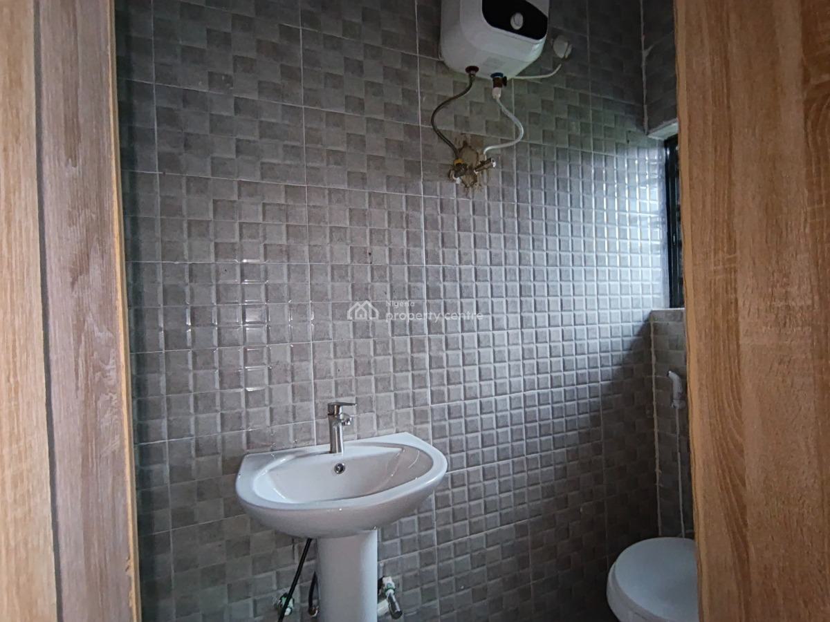 3 Bedroom Flat, Ebute Igbogbo Road, Ikorodu, Lagos, Flat / Apartment for Rent