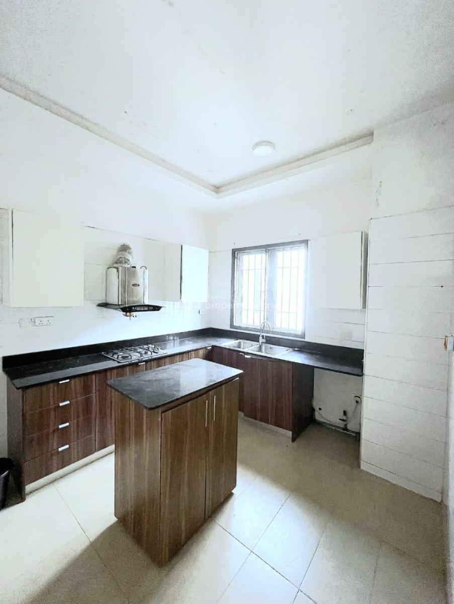Well, Maintained 3 Bedrooms Serviced Apartment, Oral Estate, Lekki, Lagos, Flat / Apartment for Sale