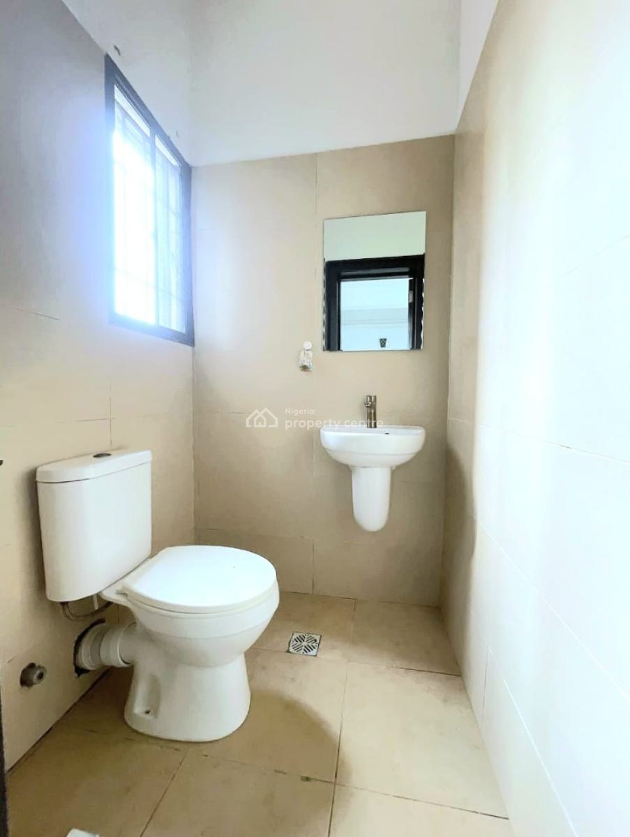 Well, Maintained 3 Bedrooms Serviced Apartment, Oral Estate, Lekki, Lagos, Flat / Apartment for Sale