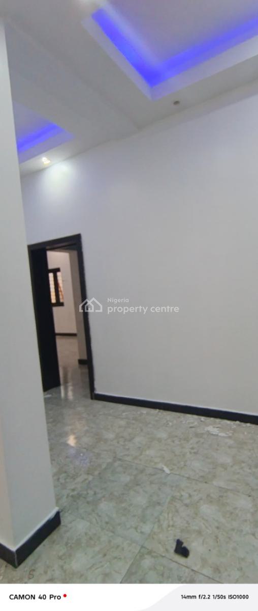 Clean 3 Bedroom Flat, Chevron, Lekki, Lagos, Flat / Apartment for Rent